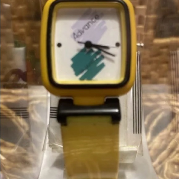 Vintages 80’s Fashion Watch 🔥❤️🔥❤️ - Picture 2 of 11